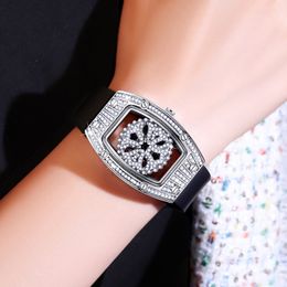 Womens Watch montres de haute qualité designer de luxe Quartz-Battery Fashion montre en silicone creuse créative