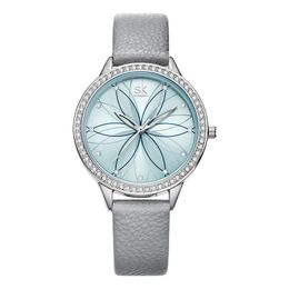 Montres pour femmes montres de haute qualité luxe élégant en diamant en diamant en diamant en diamant la courroie de pétale en quartz.
