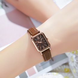 Montres pour femmes montres de luxe de haute qualité montre en cuir à pile à quartz étanche de designer décontracté