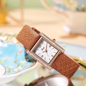 Relojes para mujer Diseñador de alta calidad Pequeña fragancia Luz de lujo Temperamento retro Todo en uno Cinturón impermeable Cuarzo - Batería Reloj de 25 mm
