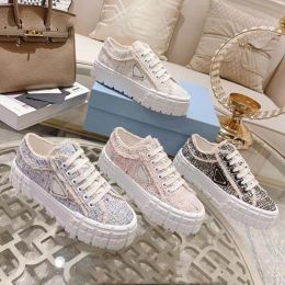 Dameswiel Nylon Gabardine Sneaker Witte Platform Schoenen Dame Canvas Sneakers Dikke Getextureerde Zool Reliëf Rubberen Driehoek Platte Katoenen Veters Outdoorschoenen 35-40