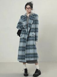 Mezclas de lana para mujer Otoño Invierno Abrigos de lana a cuadros azules largos y cálidos Mujer Outwear Moda coreana Chaqueta elegante Pecho Diseño de ropa suelta 231018