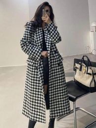 Mélanges de laine pour femmes hiver coréen Long manteau de laine Vintage noir blanc Patchwork Plaid manteaux amples double boutonnage Tweed veste mode 231021