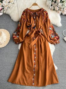 Mezclas de lana para mujer Vestido de primavera y otoño Estilo étnico vintage Linterna Manga larga Bordado Cuello redondo Slim Aline Algodón Lino D4930 231016