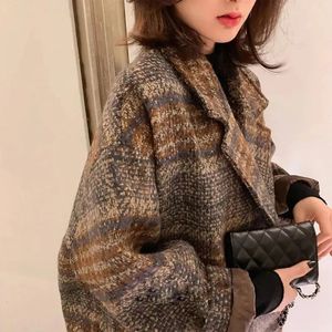 Dameswolmengsels Dames Winter Koreaanse wollen geruite jas Tweed Vintage losse vrouwelijke jas Slanke dubbele rij knopen revers gesplitste knop Overjas 231021