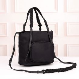 Poigure tissée des femmes Crossbodybody sac fourre-tout sac de créateur sac noir triangle pradre nylon sac à main sac à main de haute qualité.