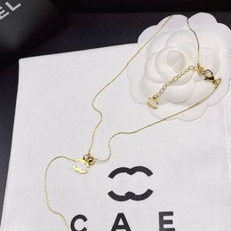 Collier avec pendentif en perles plaqué or pour femmes, nouveau cadeau de luxe, chaîne de Boutique, Style romantique, bijoux à la mode, en acier inoxydable, collier incolore de haute qualité