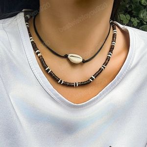 Collier ras du cou court en perles de bois et corde avec coquillage pour femmes, chaîne de perles superposées tendance sur le cou, accessoires de mode