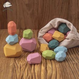 Les pierres arc-en-ciel en bois bloc de bâtiment en bois coloré équilibrant la pierre montessori jouets éducatifs enfants 240509
