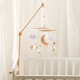 Mobile Baby Baby Rattle 012MONTH Soft Felt Cartoon Sheep Star Moon Born Music Box Hanging Bed Bell Crib Bracket Toy 240411
