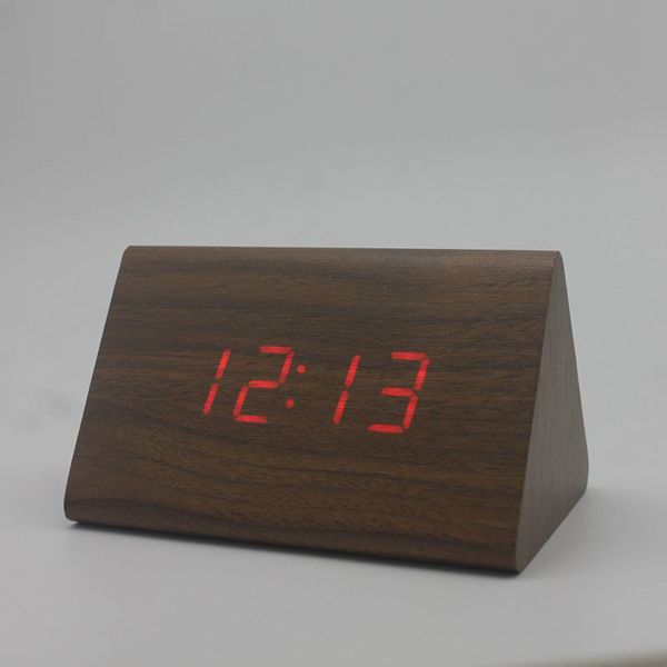 Reloj despertador de escritorio de madera Termómetro de madera LED digital azul triangular clásico con caja al por menor de alta calidad QW7297
