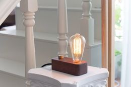 Lámpara pequeña de madera, estilo minimalista industrial, lámpara de escritorio de madera restaurada rectangular, lámpara de mesa, regalo personalizado