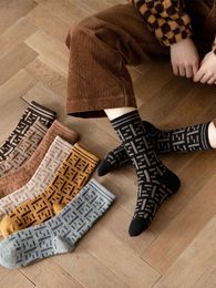 Wool FF Socks Children's Medium Tube Ins Fashion Herfst en Winter Warm Letter Pile Dames veelzijdige kousen