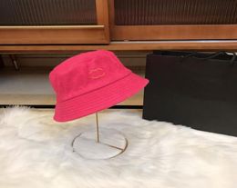 Chapeaux de seau en laine Couples unisexe Designer Rose rouge chapeau de luxe mode hommes casquette femmes casquettes ajustées casquette hommes bonnet bonnets D212938120