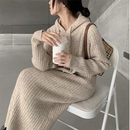 Robe en laine tricotée à capuche pour femme, édition coréenne, nouvelle collection automne et hiver 2023, coupe ample et cintrée, longueur aux genoux, manches longues