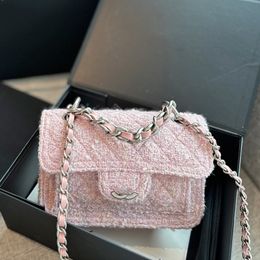 Bolso de mensajero rosa de lana 19 cm Bolsos de hombro con estilo para mujer Tweed Diamond Check Hardware plateado Botón de giro de metal Bolso de lujo Matelasse Chain Crossbody Sacoche