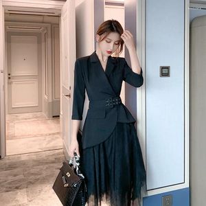 Werkjurken 2024 Autumn 2 -delige set Vintage Dames passen Zwart volle mouw riem top en gaas rok kantoor twee elegante vestidos