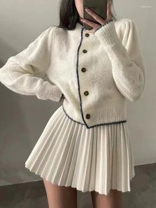 Robes de travail 2024 Automne Outwear White Tricoting Pull Cardigan Femmes Elegant Y2K Mini jupe coréenne Fashion Tricoted Suit Office Lady Chic