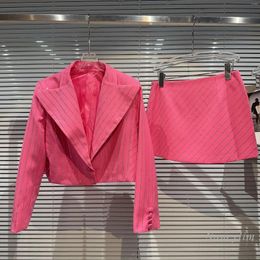 Vestidos de trabajo 2024 Conjuntos de falda corta de otoño Conjunto de 2 piezas Mujer Chica Rayas verticales Traje de diamantes de imitación Chaqueta Blazer Traje Mujer