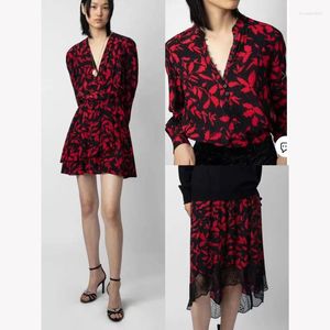 Robes de travail 2024 classique col en V profond fond noir feuilles rouges fleur taille élastique robe femmes feuille imprimé floral chemise jupe midi