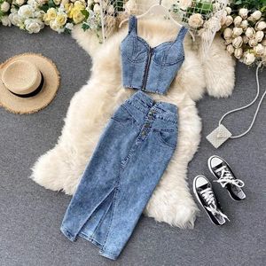 Werkjurken 2024 Zomer Women Rok Twee-delige set Sexy V-Neck Ctopped denim vest hoge taille rokken Koreaanse dames mouwloze pakken