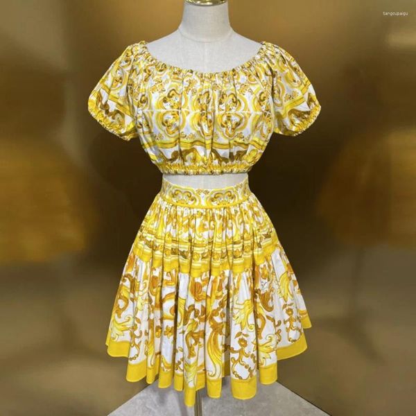 Robes de travail 2024 Femmes d'été Porcelaine jaune motif jupe imprimé Set Slash Neck Short Top Mini Cotton 2 Pieces