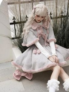 Robes de travail 2024 Hiver en peluche Lolita Robes Ensembles Vintage Tweed Cloak JSK Set Kawaii Korean Sweet Girl Girl Bow Tie Mini Faux Fur Cape Cape