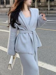 Robes de travail 2024 Femmes Elegant Solid Sangle Top Tited Jirts Cardigan 3 Piece Set Office Lady Korean Bleu Blanc Pull avec un costume de ceinture