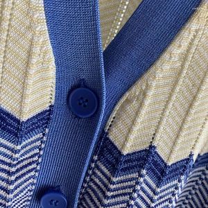 Robes de travail 2024 femmes correspondantes ensembles couchés tricot top jupe d'été des rayures contrastées de mi-tension