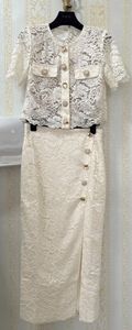 Robes de travail 2024 costume de mode pour femmes Cardigan en dentelle creuse fente latérale jupe taille haute ensemble 2 pièces 1221