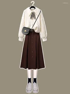 Robes de travail 2024SS Costumes de grande taille pour femmes Pull tricoté élégant Café Jupe plissée boutonnée en vrac Ensemble deux pièces Bureau Lady Wear