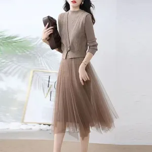 Vestidos de trabajo Traje de otoño Femenino Femenino Solid Fashion Casual Sweater Cardigans and Mesh Dress Set de dos piezas para mujeres elegantes G559