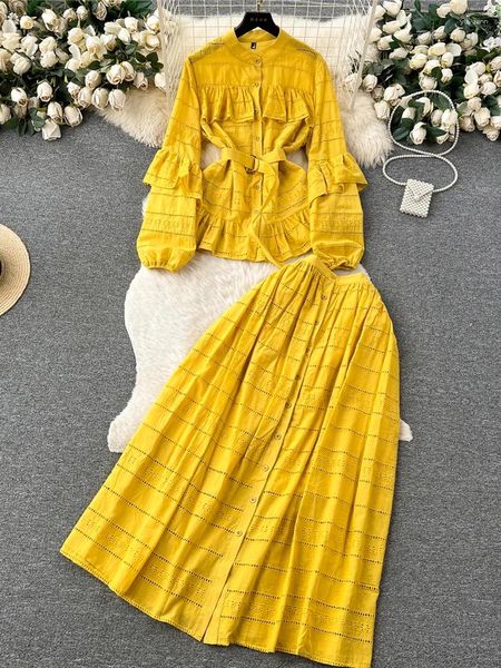 Vestidos de trabajo Otoño Vintage Mujeres Conjunto de dos piezas Sólido Amarillo / Verde / Blanco Ahueca hacia fuera Blusa con volantes de un solo pecho Traje de falda larga 2 piezas