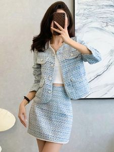 Vestidos de trabajo Otoño Invierno Perlas Rebordear Lana Conjunto de dos piezas Mujeres Solo pecho Azul Tweed Chaqueta corta Abrigo Lápiz Mini Falda Traje