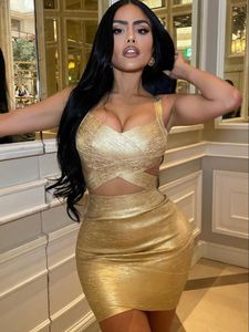 Werkjurken Beaukey Sexy Gold Foiling Bandage Set Shiny Hollow Metalic Top Rok Party Night Club 2 Pieces Slim Elastic Cross V Two