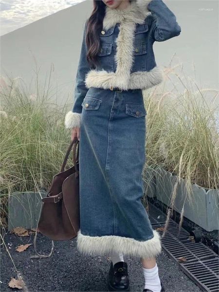 Robes de travail Blue Denim Faux Fur Long jupe Suit Femme 2024 Fashion printemps 2 pièces Moneurs de veste de style bordure jupes midi 2 pièces