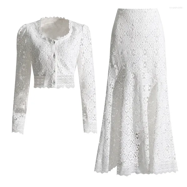 Vestidos de trabajo Diseñador de marca Bordado de flores Holiday White White Dos piezas Sets de vestimenta de mujeres