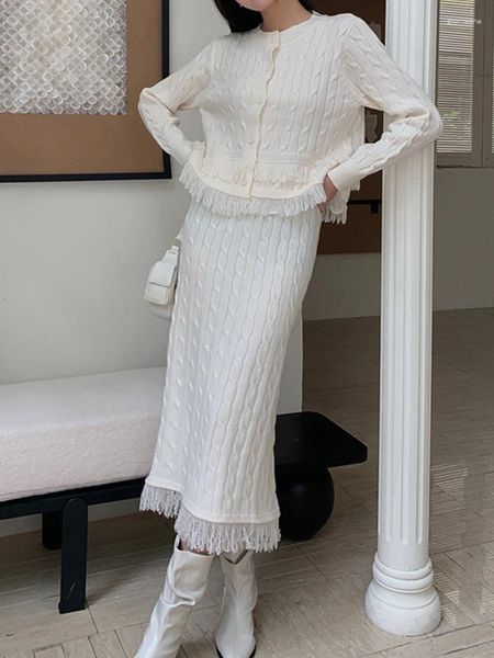Robes de travail Casual Tricot Ensemble Simple Boutonnage Gland Cardigan Taille Haute Demi-Jupe 2023 Automne Mode Coréenne Vêtements Pour Femmes