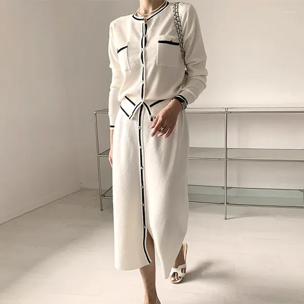 Robes de travail Clothland femmes doux blanc noir tricot costume à manches longues Cardigan pull gaine Midi jupe Chic deux pièces ensemble Mujer TA197