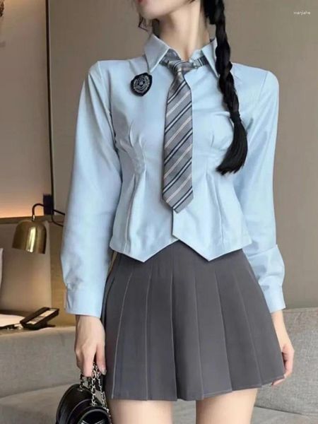 Robes de travail Collège taille Wrap uniforme ensemble femmes fille épicée chemise jupe plissée doux solide cravate emblème automne femme fraîche deux pièces