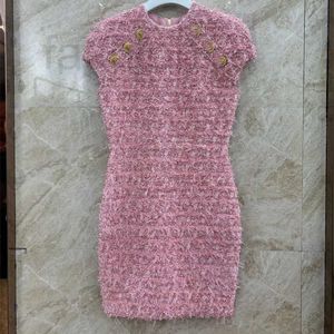 Werkjurken Designer 2024 Early Spring New Fashionable Girl Slim Fit Button Pink Yarn Bushed Dress For Women T5Y8
