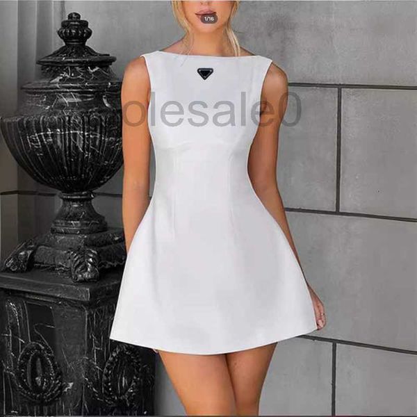 Robes de travail Designer 2024 Nouvelle robe sexy avec une robe arrière découpée QSW3