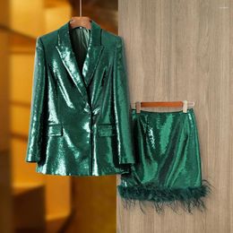 Vestidos de trabajo Diseñador Moda Conjunto de dos piezas para mujeres Alta calidad Verde oscuro Lujo Brillo Lentejuelas Blazer Mini Plumas Falda Elegante