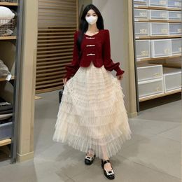 Robes de travail élégants ensembles de deux pièces pour femmes chinois fermoir tops and ruffles gâteau jupe grande taille femelle automne hiver décontracté noir rouge