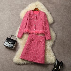 Robes de travail Europe et États-Unis Femmes 2024 Hiver Manches longues Rose-Rouge Plume Veste Jupe Mode Tweed Costume