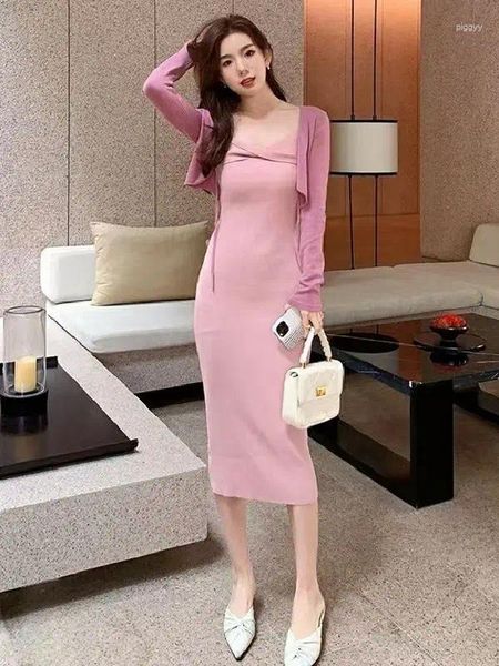 Vestidos de trabajo Otoño Invierno Mujeres elegantes de punto Conjunto de 2 piezas Cárdigans rosados Top corto Señoras Sexy Bodycon Correa de espagueti Suéter Vestido Traje