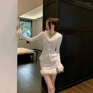 Robes de travail Fashion White Cardigan Women's Spring Automne 2024 Girl épicé Beau Tops Sexy Slim Mini Jirt Sents pour femmes 2 pièces