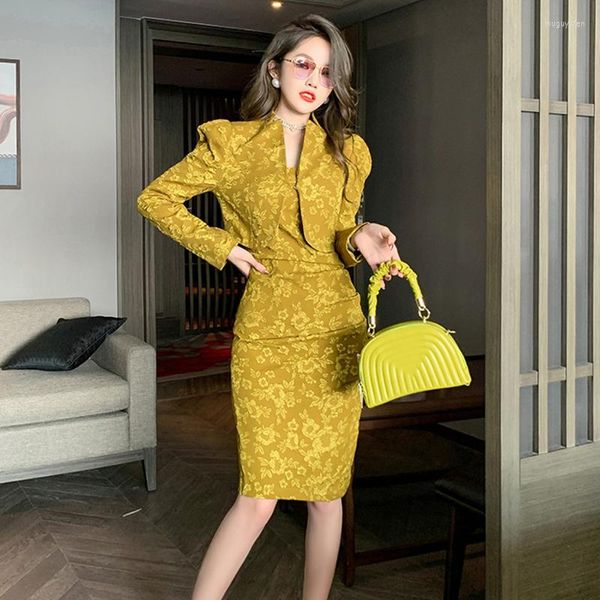 Vestidos de trabajo Moda mujer OL Retro Jacquard Stand Collar Hidden Breasted Chaqueta corta Abrigo Blazer Sexy Strap Midi Dress Mujer 2 piezas Set