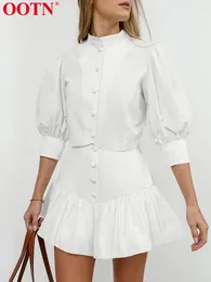 Robes de travail Fashion Femmes Clets White Stand Collar Half Mancheve Tops 2024 Été Coton Femelle Buttes