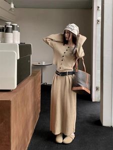 Robes de travail Style français High Street Costume Femmes Une épaule À Manches Longues Halter Cou Pull Tops Jupe Droite Mode Deux Pièces Ensemble